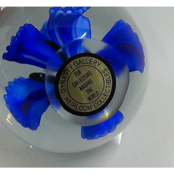 Dynasty Gallery Heirloom Collectibles Blue Flower Hand Blown Glass Paperweight - Picture 7 of 7